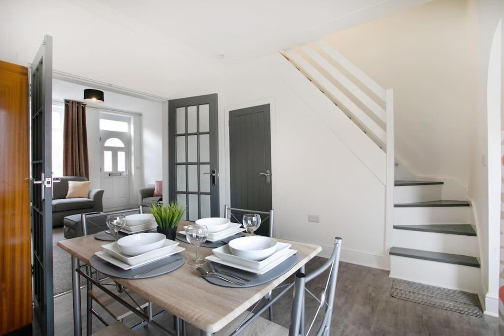 Villa Cudworth House, Barnsley For Contractors & Families, Free Parking, High Speed Wifi Etc Esterno foto