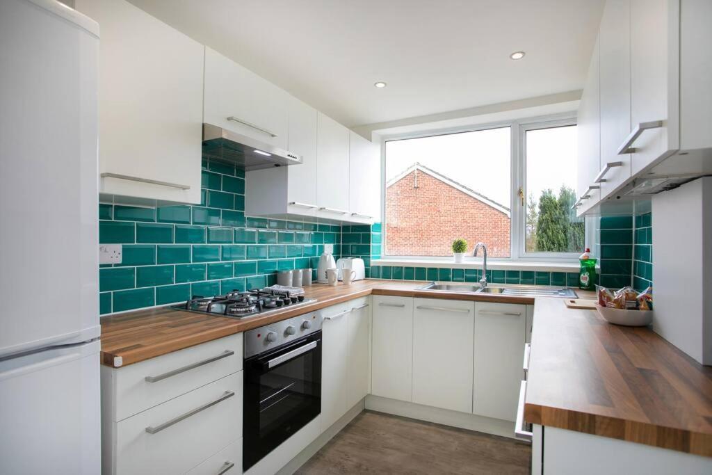 Villa Cudworth House, Barnsley For Contractors & Families, Free Parking, High Speed Wifi Etc Esterno foto