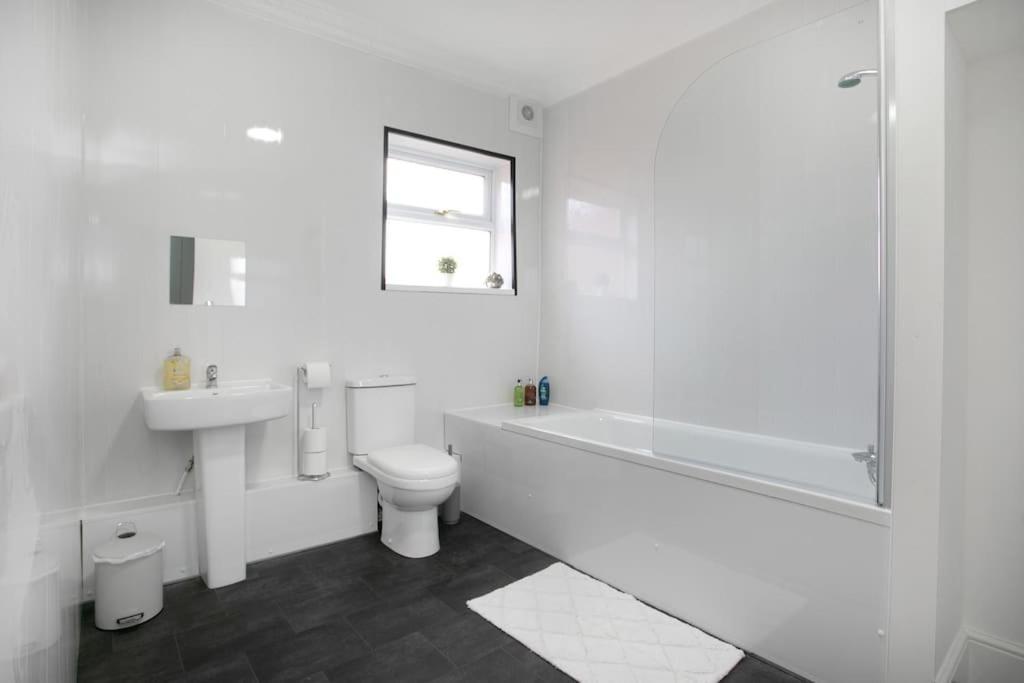 Villa Cudworth House, Barnsley For Contractors & Families, Free Parking, High Speed Wifi Etc Esterno foto
