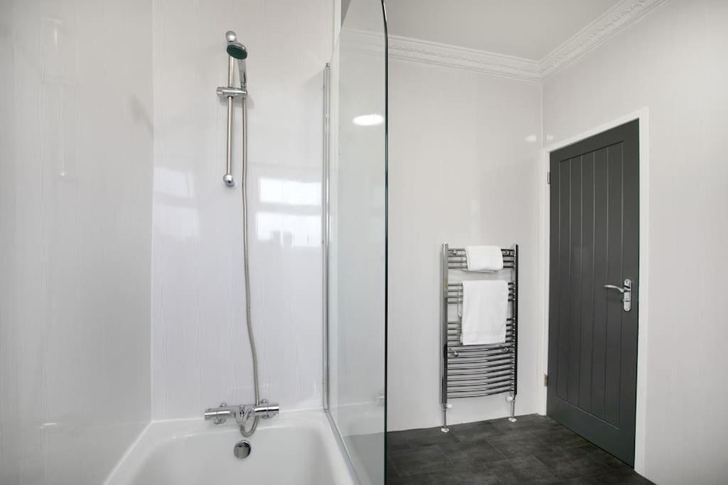 Villa Cudworth House, Barnsley For Contractors & Families, Free Parking, High Speed Wifi Etc Esterno foto